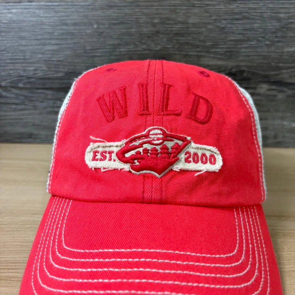 Minnesota Wild Hat Cap Snap Back‎ Womens Pink Red NHL Hockey '47 Adjustable